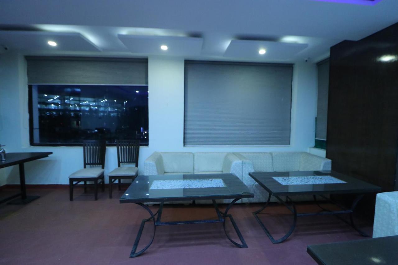 Hotel Eurasia Mohali International Airport Zirakpur エクステリア 写真