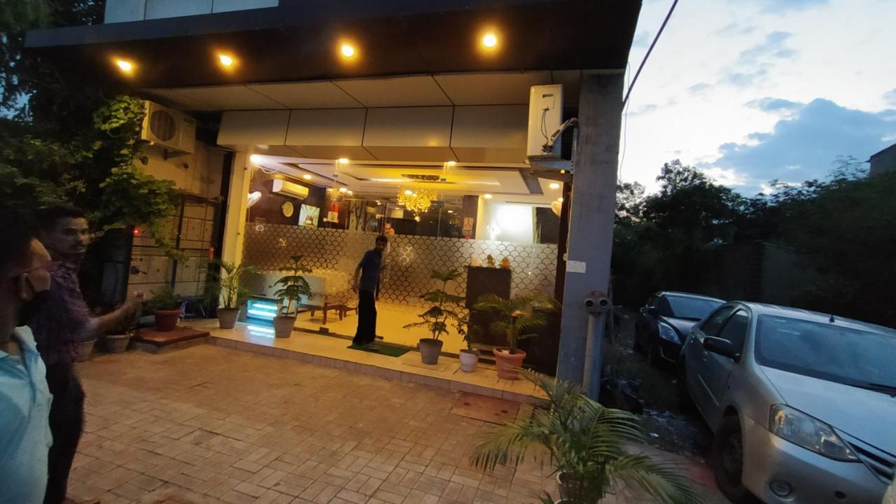 Hotel Eurasia Mohali International Airport Zirakpur エクステリア 写真