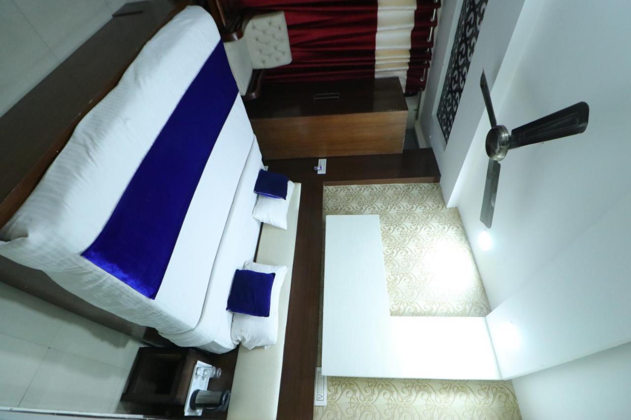 Hotel Eurasia Mohali International Airport Zirakpur エクステリア 写真