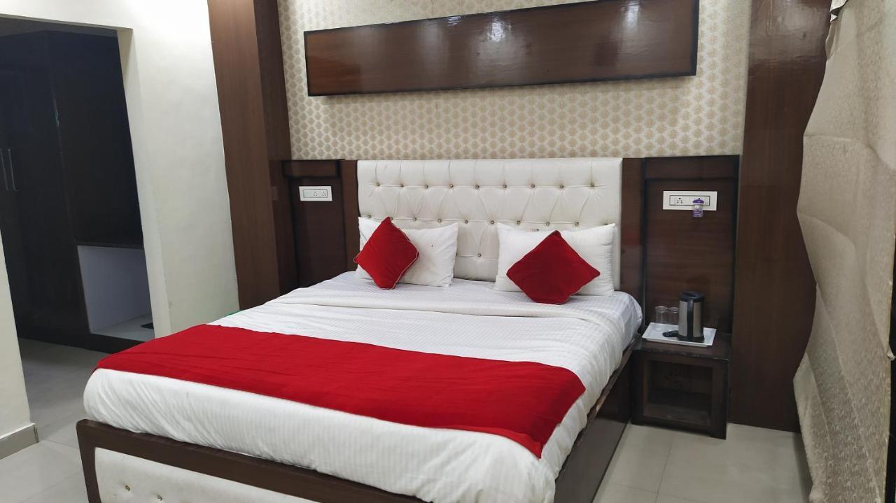 Hotel Eurasia Mohali International Airport Zirakpur エクステリア 写真
