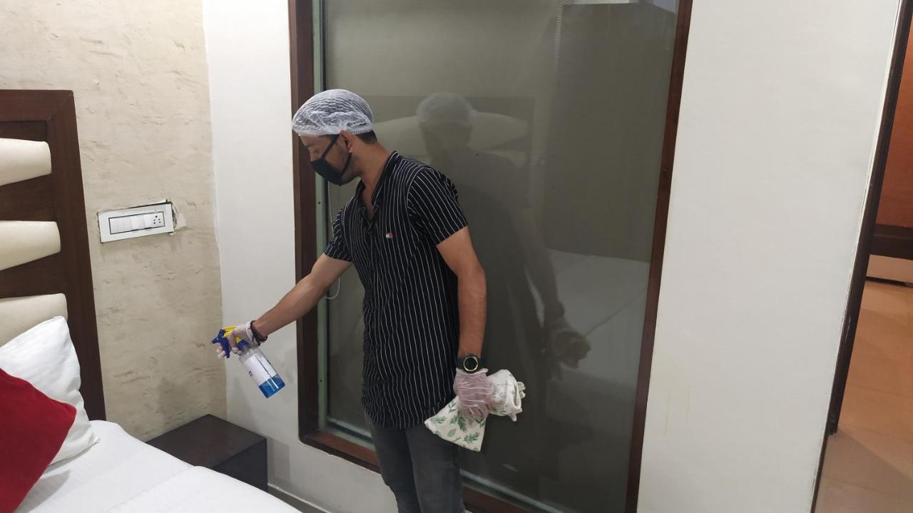 Hotel Eurasia Mohali International Airport Zirakpur エクステリア 写真