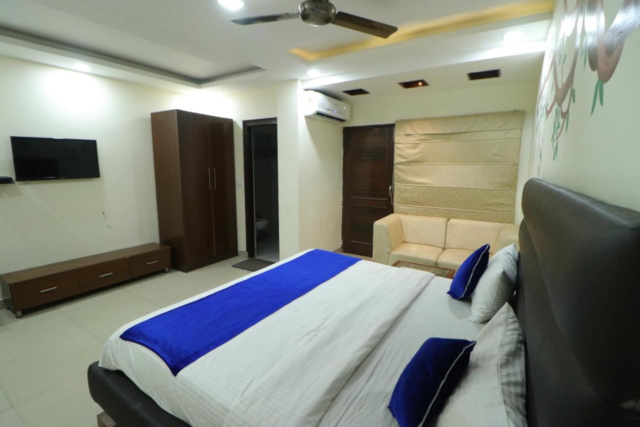 Hotel Eurasia Mohali International Airport Zirakpur エクステリア 写真