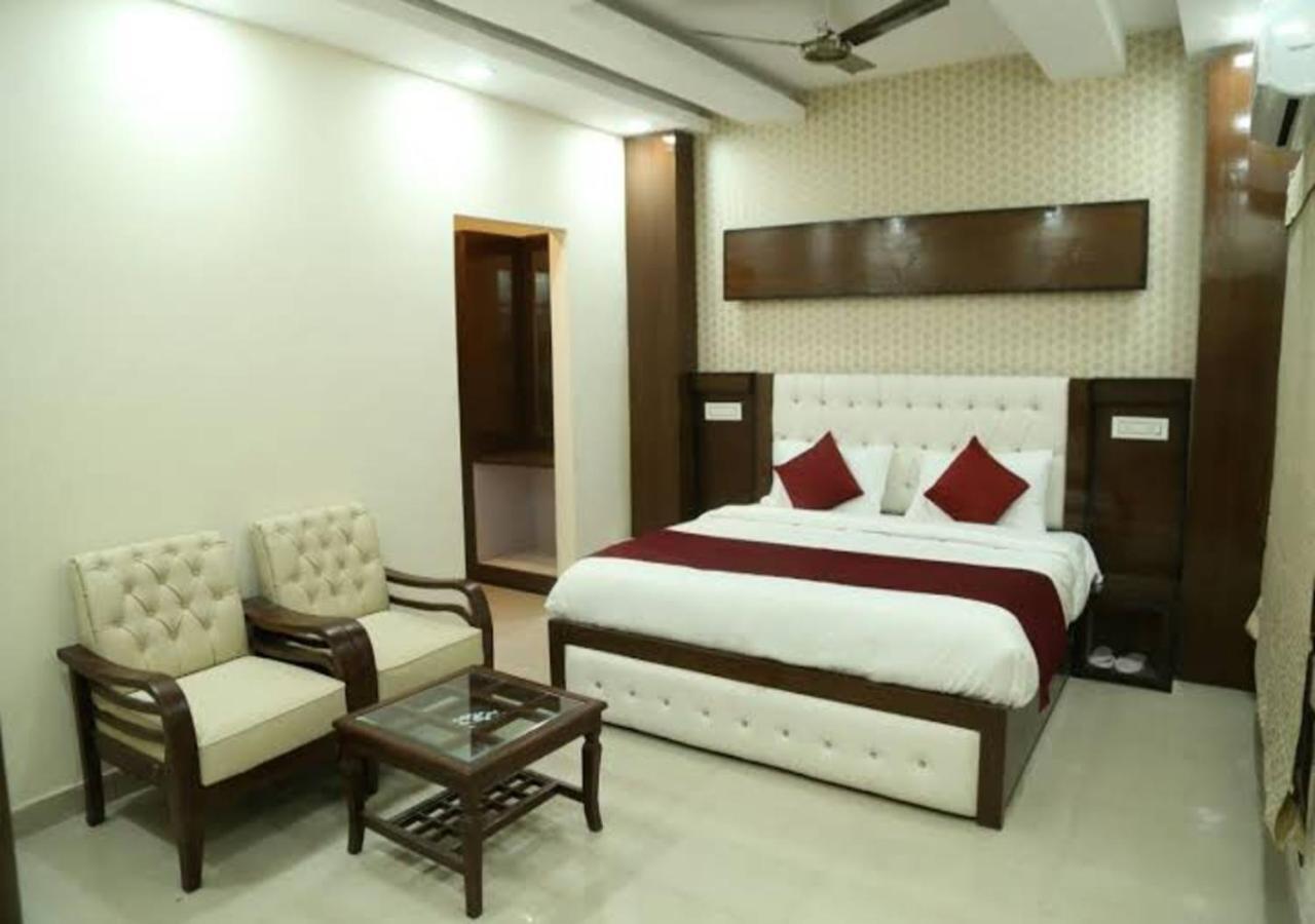 Hotel Eurasia Mohali International Airport Zirakpur エクステリア 写真