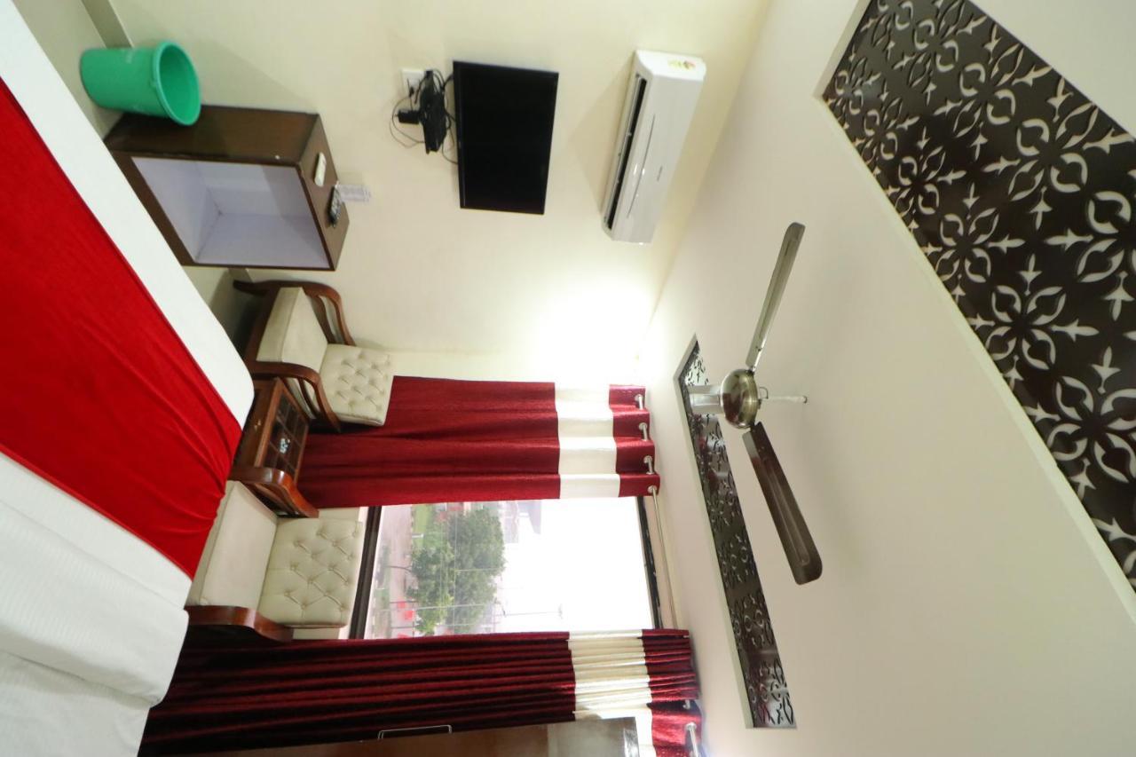 Hotel Eurasia Mohali International Airport Zirakpur エクステリア 写真