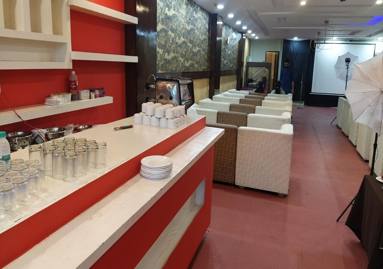 Hotel Eurasia Mohali International Airport Zirakpur エクステリア 写真